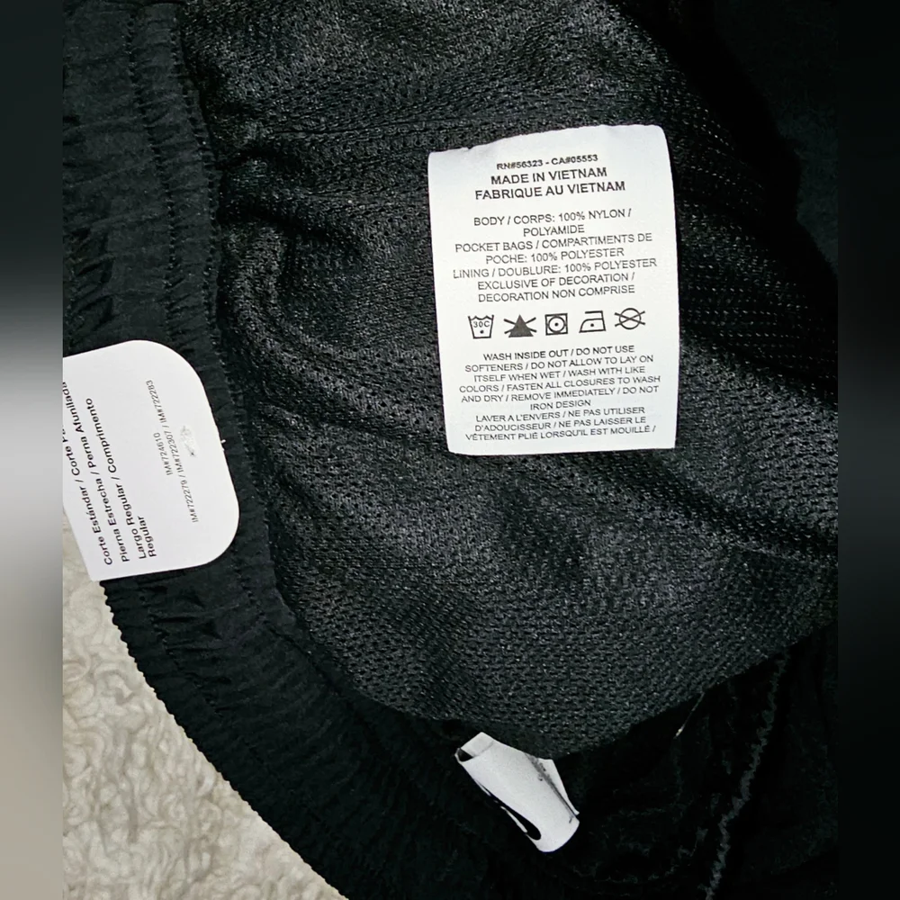 New Nike standard fit tapered leg regular length joggers/pants, size Large - Picture 5 of 7